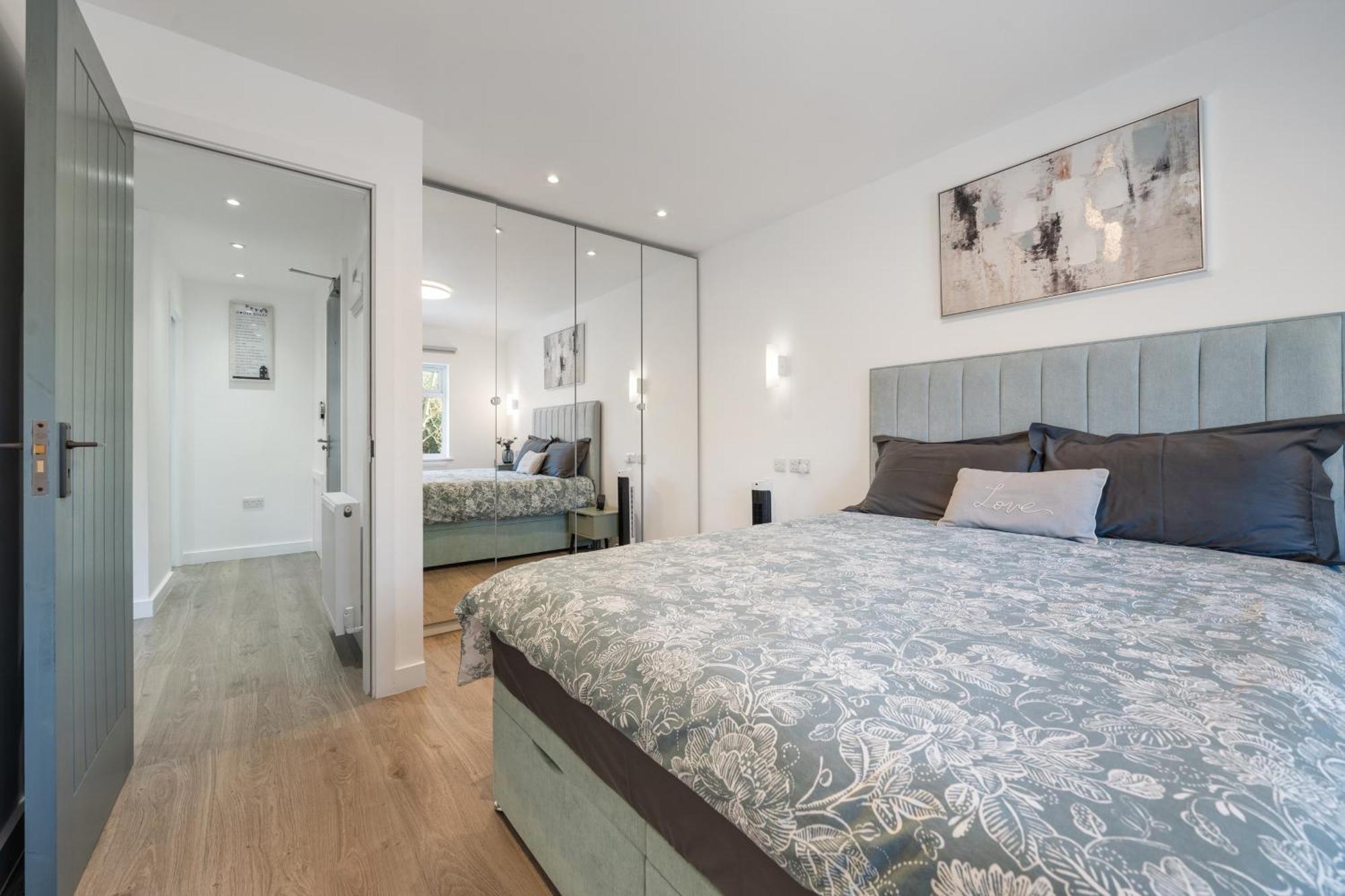 דירות מיל היל Newly Refurbished 2 Bed Flat מראה חיצוני תמונה