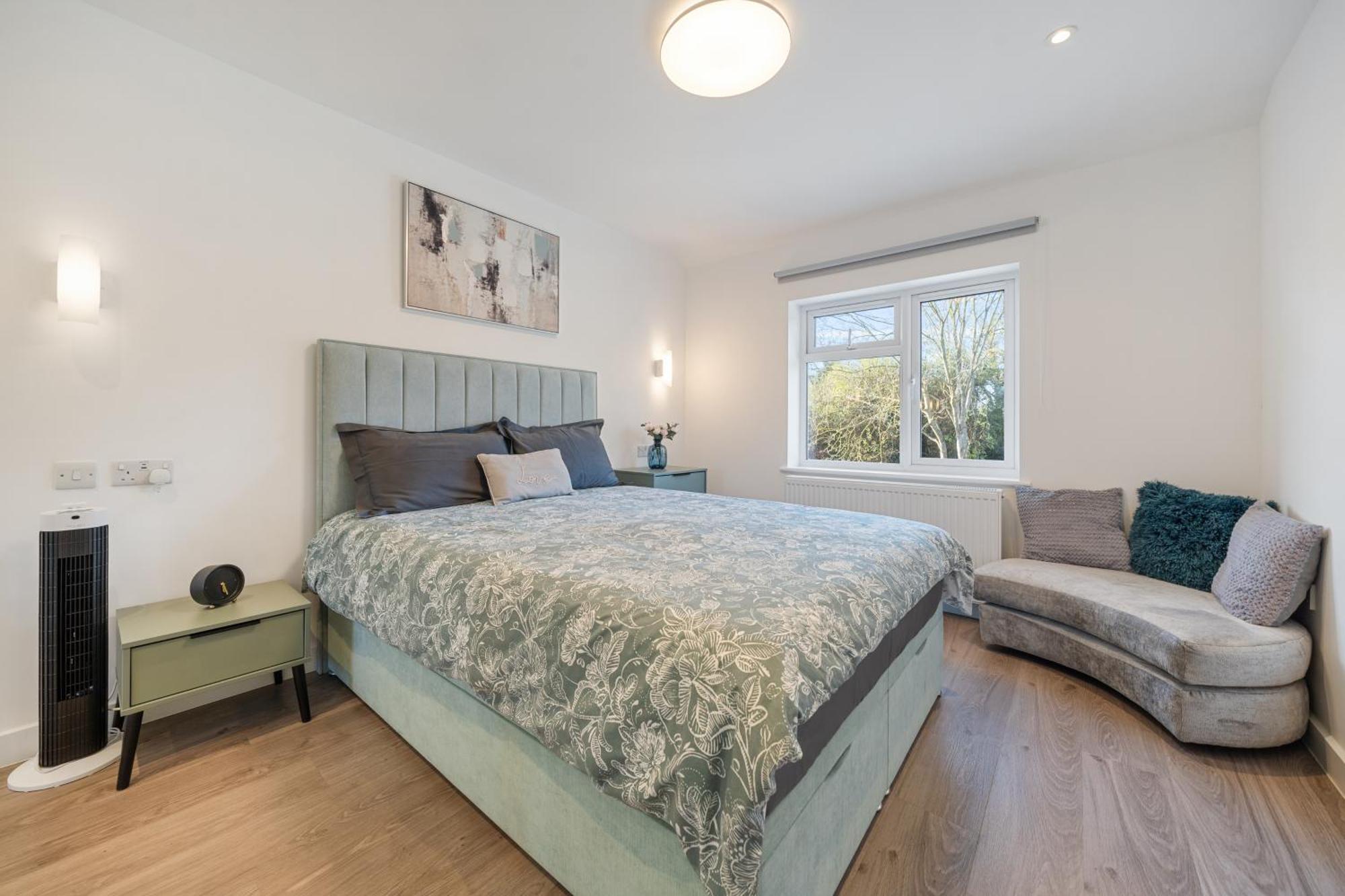 דירות מיל היל Newly Refurbished 2 Bed Flat מראה חיצוני תמונה